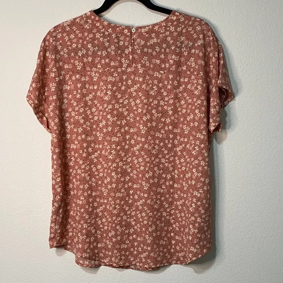 NWT Women's Short Sleeve Keyhole Floral Blouse Pink Medium - Picture 5 of 6